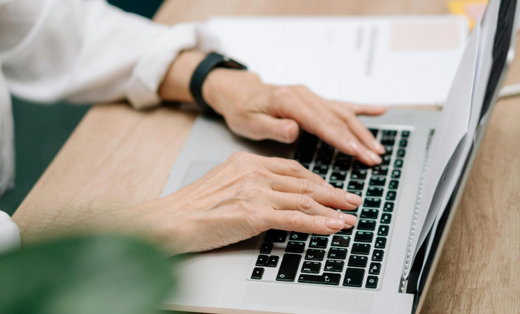 Hands on a laptop, deciding on a custom schedule to replenish your supply.