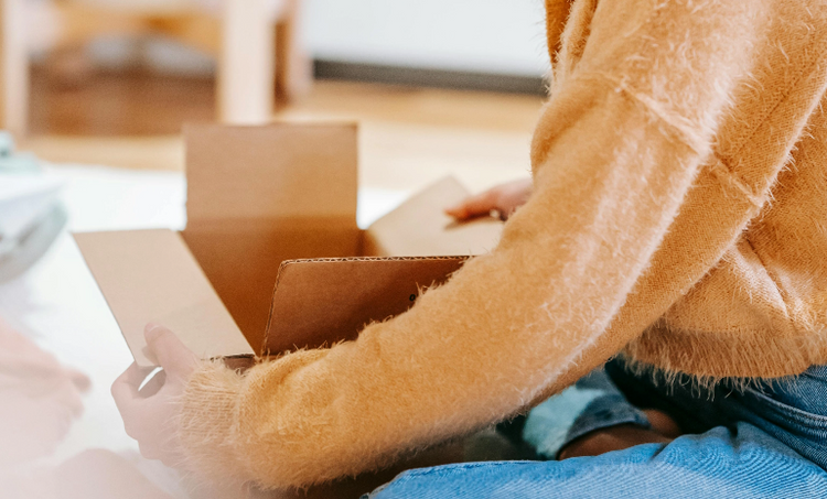 A person opening a No.624 parcel, anticipating enjoyment and engagement as a subscriber.